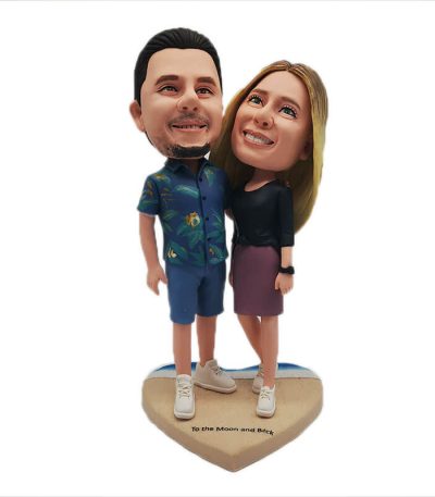 Personalized Traveling Couple in Shorts Bobblehead