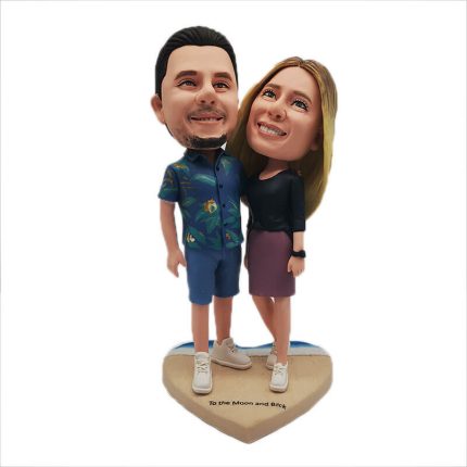 Personalized Traveling Couple in Shorts Bobblehead